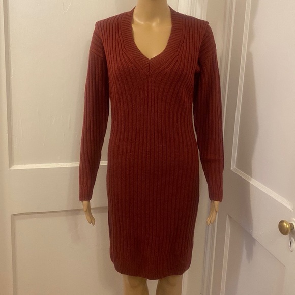 VENUS Dresses & Skirts - NWOT V-Neck Sweater Dress